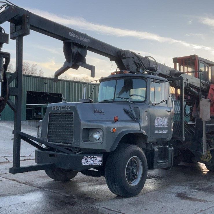 1989 MACK DM690S