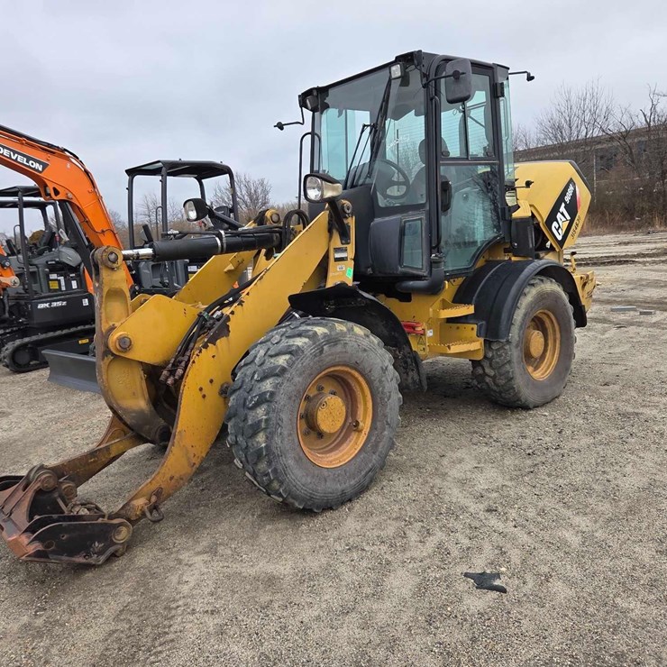 2017 CATERPILLAR 908H2