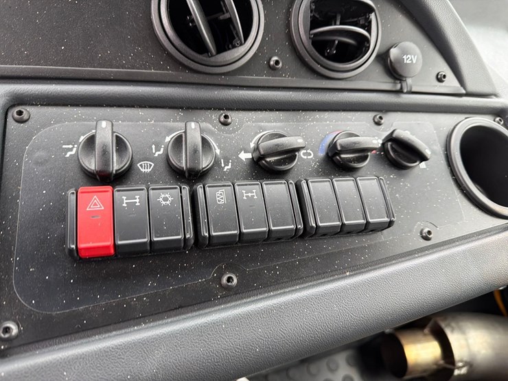 2025-dennis-eagle-proview-image-27