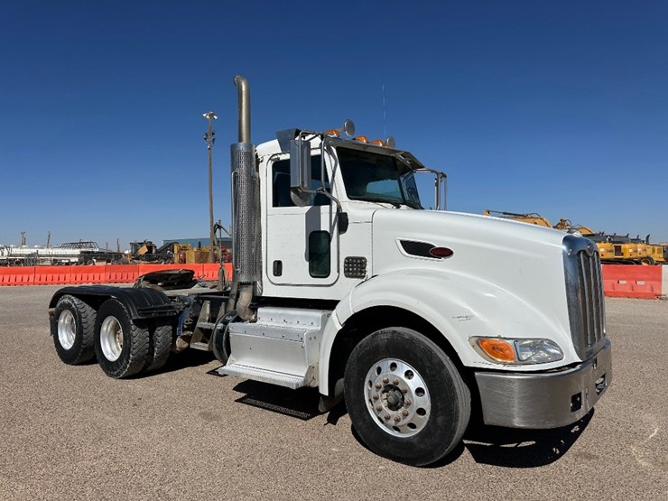 2012-peterbilt-386-image-3