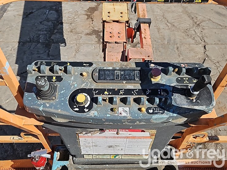 2016-jlg-800s-image-19