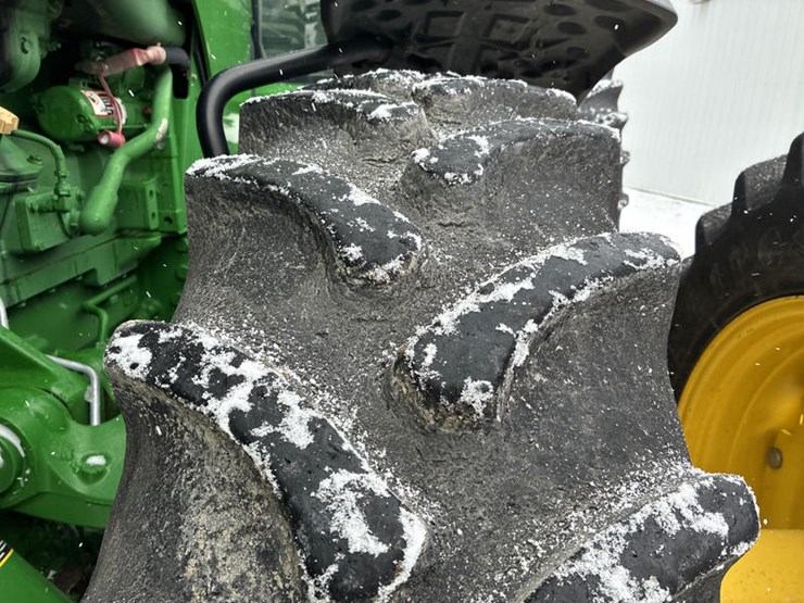 2011-john-deere-8335r-image-36