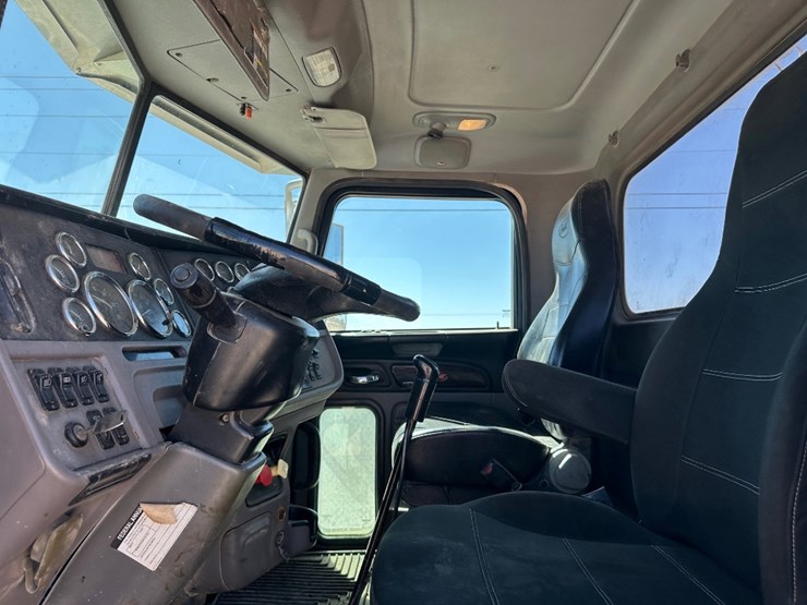 2012-peterbilt-386-image-11