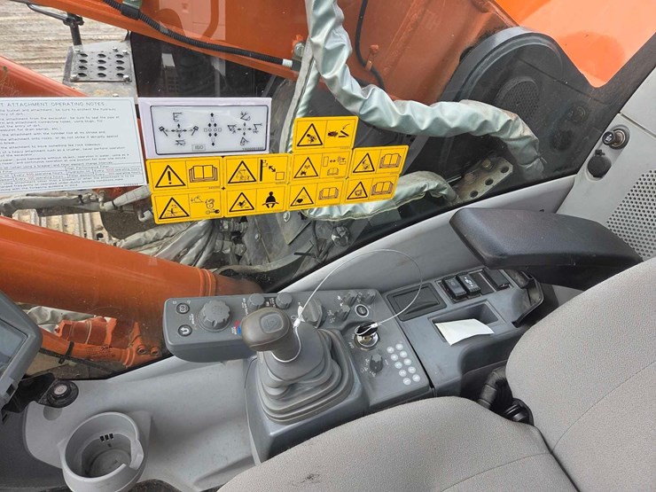 2023-hitachi-zx225us-image-29