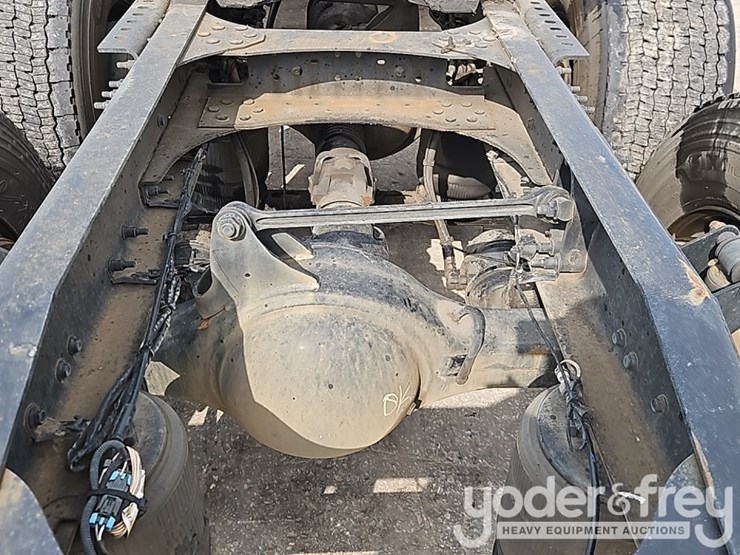 2020-mack-mack-anthem-t64-6x4-truck-tractor,-day-cab,-mp-7-425hp-diesel-engine,-automatic-m-drive-transmission-image-17