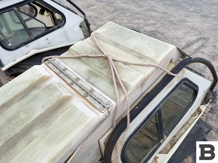 key-dollar-cab-orchard-tractor-cab-image-11