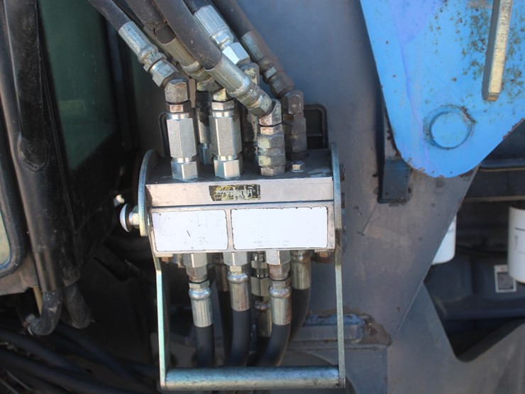 new-holland-tm125-image-48