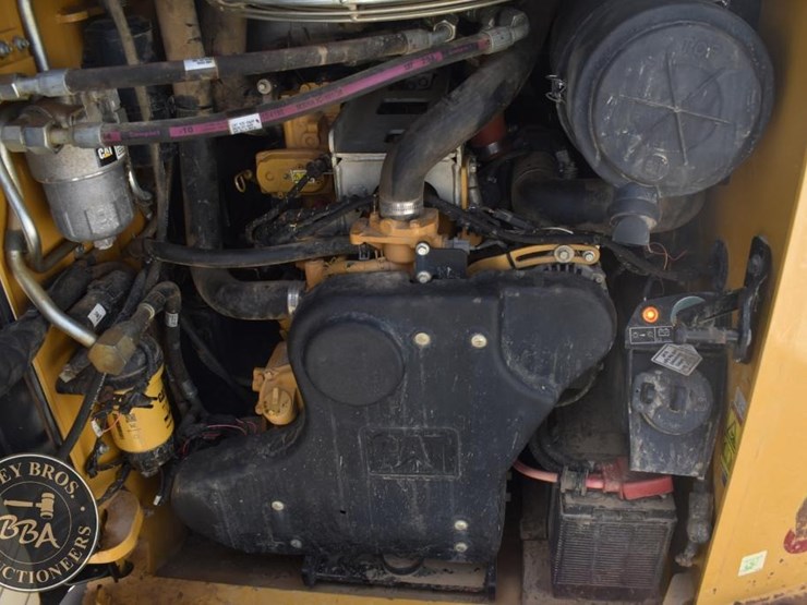 2020-caterpillar-299d3-image-38