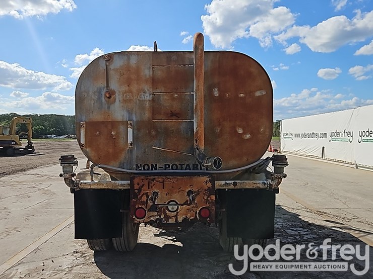 1995-ford-l8000-image-16