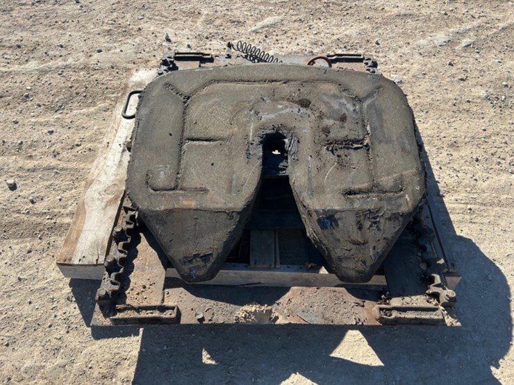 fifth-wheel-attachment-plate-image-4