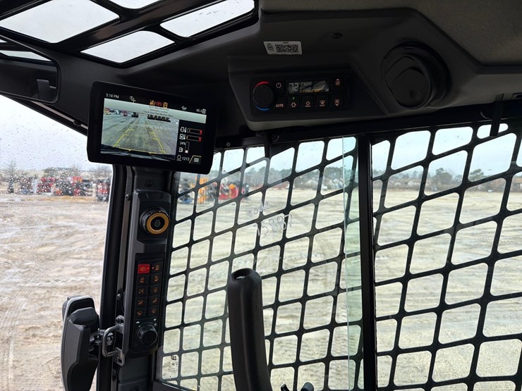 2025-caterpillar-255-image-21