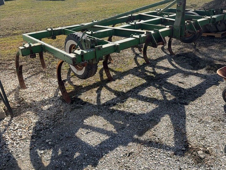 john-deere-100-image-1