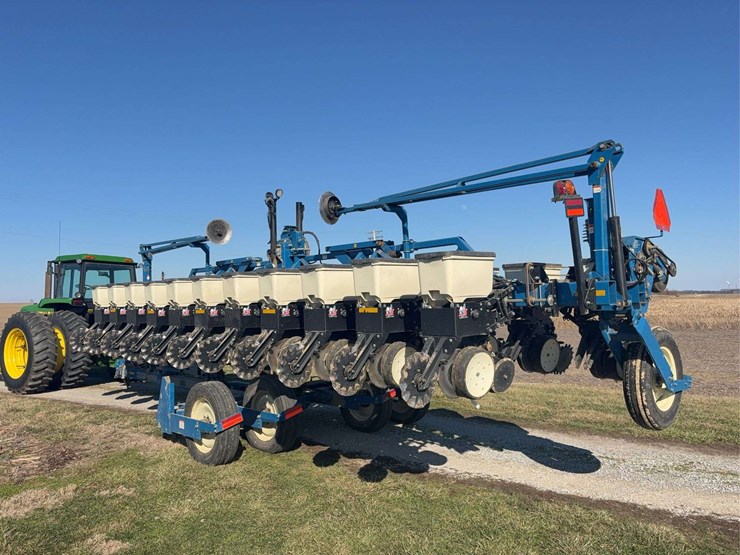 2009-kinze-3600-image-4