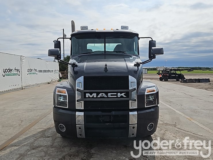2020-mack-mack-anthem-t64-6x4-truck-tractor,-day-cab,-mp-7-425hp-diesel-engine,-automatic-m-drive-transmission-image-11