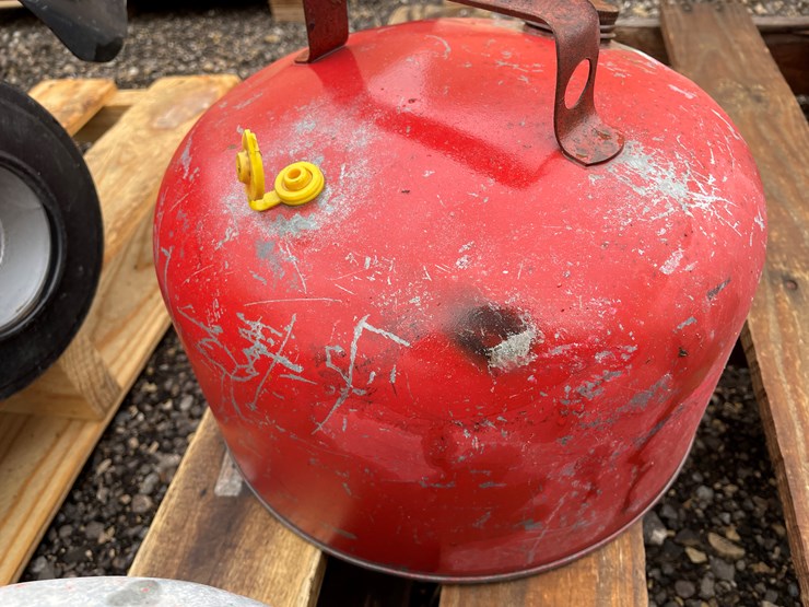 #3054-•-(2)-metal-fuel-cans-image-10