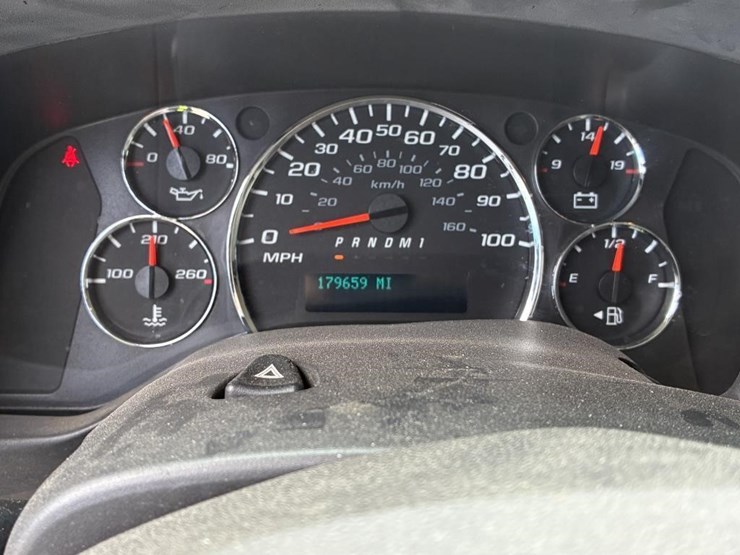 2018-chevrolet-express-2500-image-14