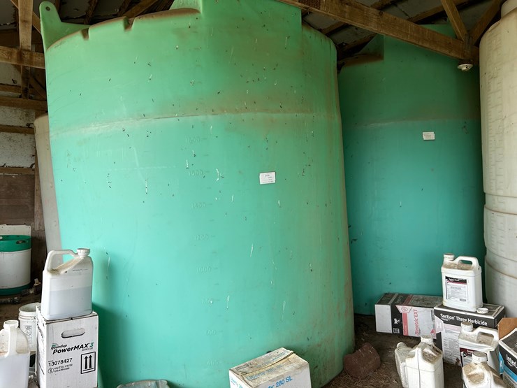 2500-gallon-poly-tank-image-1