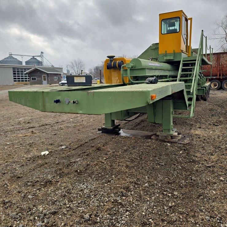 Sierra 4200 Portable Triple Axle Baler on Semi Trailer, 7,759 hours, Triple Axle, Duetz Air Cooled Diesel Engine, tight machine, does burn little oil, 255/70R22.5 tires ( The last photo is a video of the machine running)
