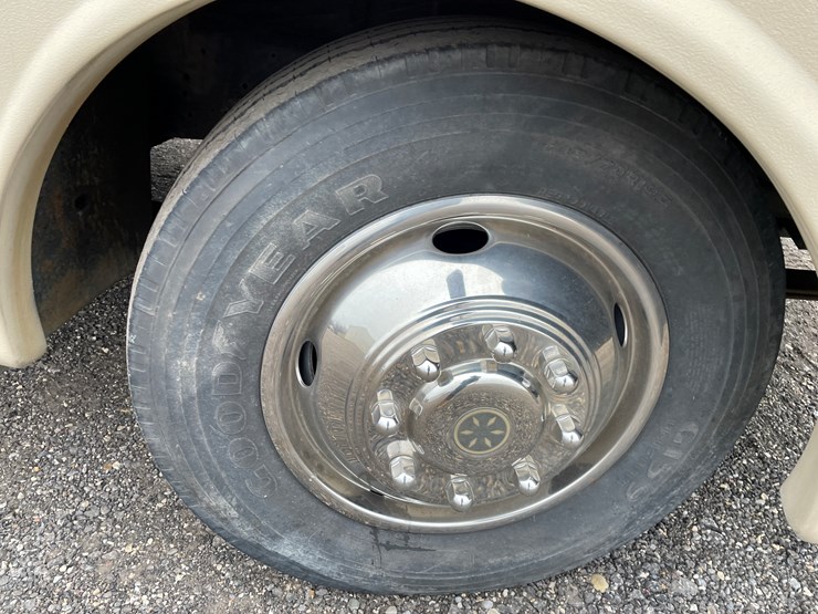 #2026-•-1999-ford-fleetwood-bounder-32h-rv-(has-wi-title)-image-11