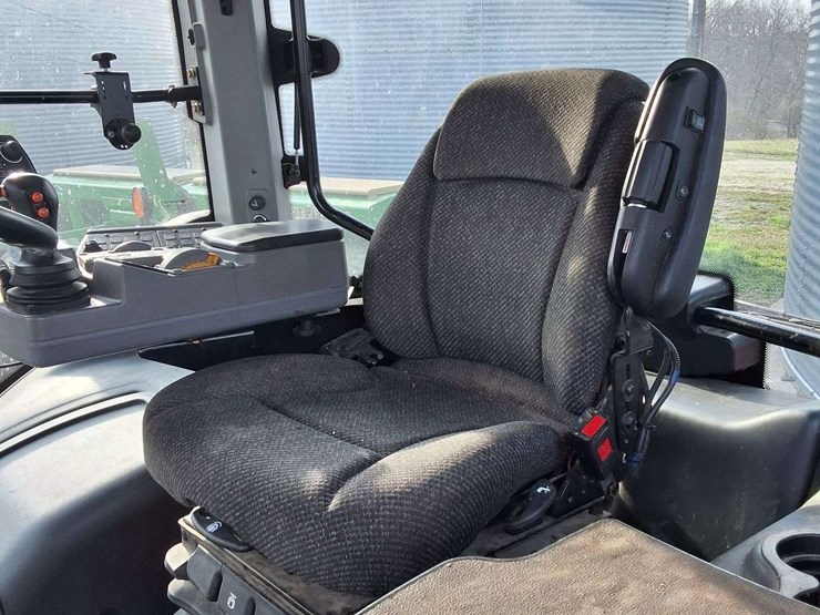 2017-versatile-260-image-23