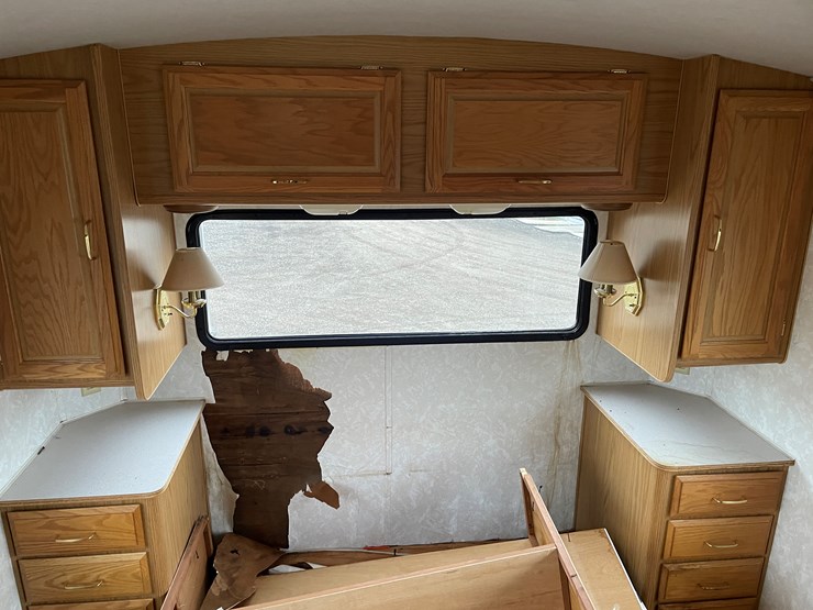 #2026-•-1999-ford-fleetwood-bounder-32h-rv-(has-wi-title)-image-27