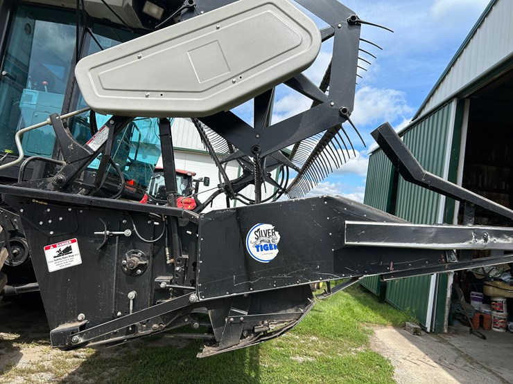 gleaner-15’-grain-table-image-6