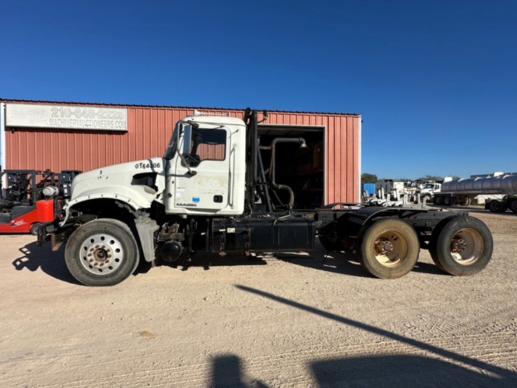 2012-mack-granite-gu713-image-8