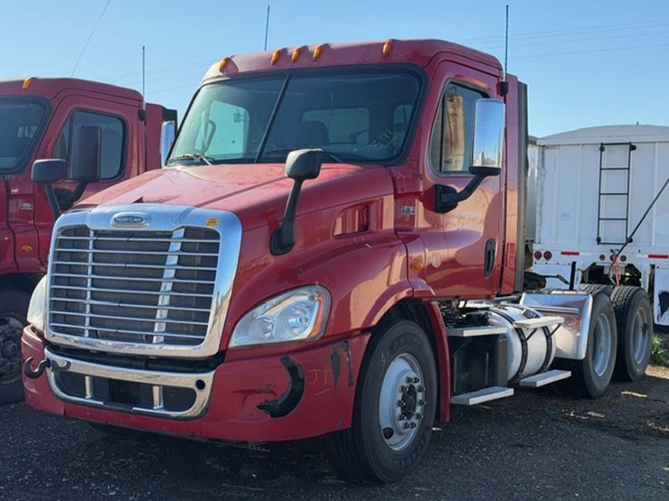 2013-freightliner-cascadia-113-image-1