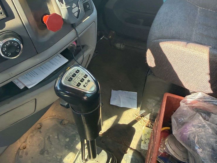 2016-peterbilt-579-image-17