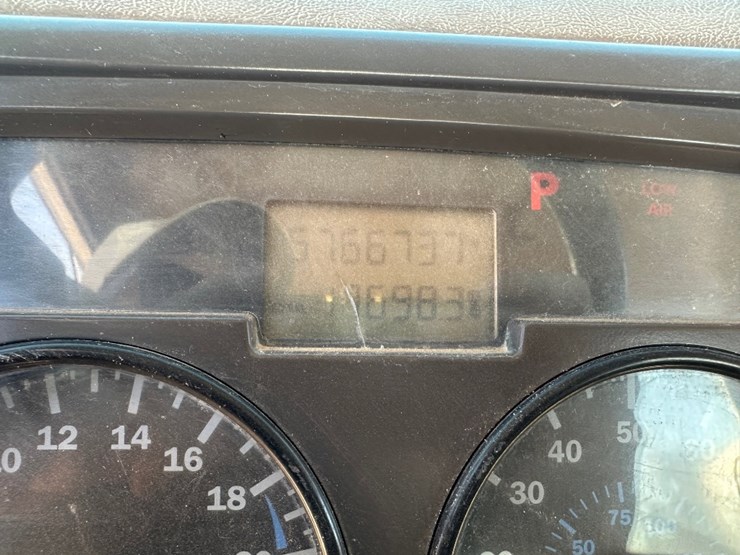 2005-mack-cv713-mixer-truck-image-16