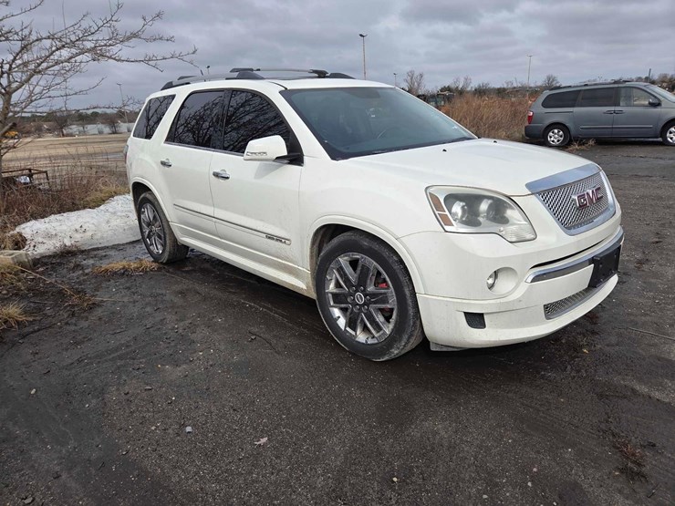 2012-gmc-acadia-denali-image-2