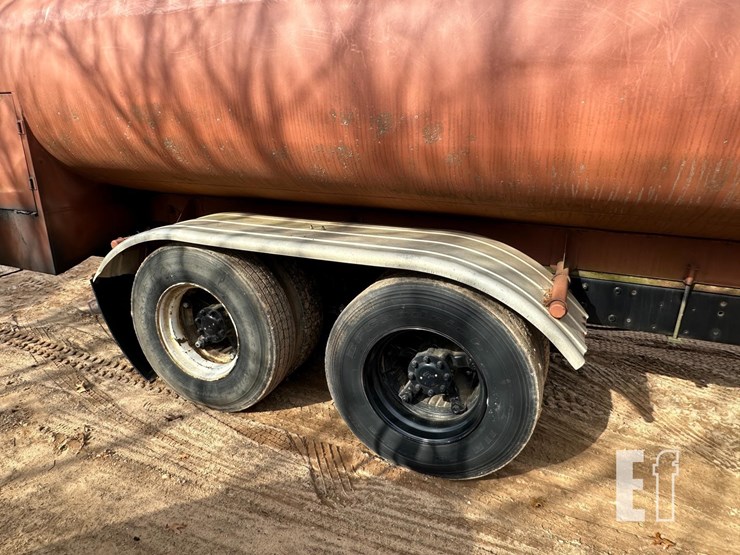 1900-white/gmc-fuel-truck-9618-image-6