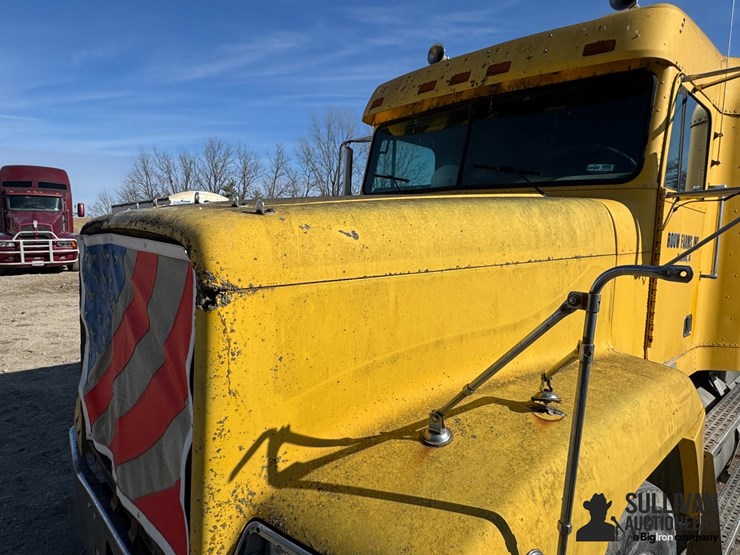 1996-freightliner-fld120-image-12