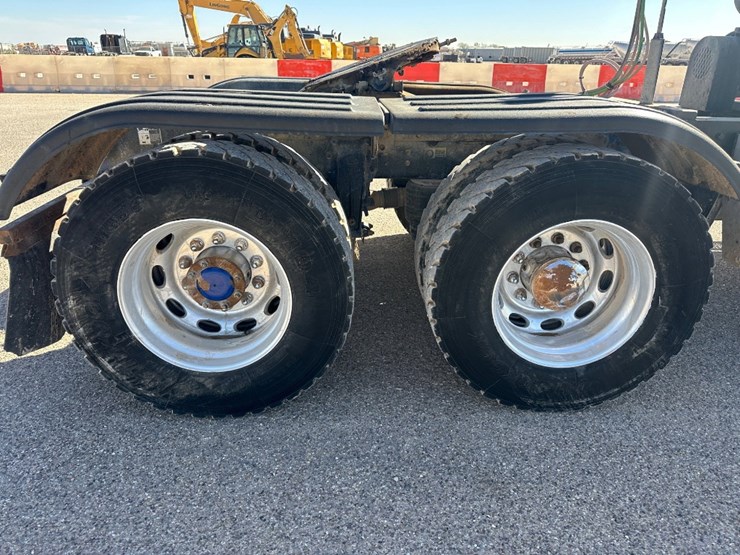 2012-peterbilt-386-image-5