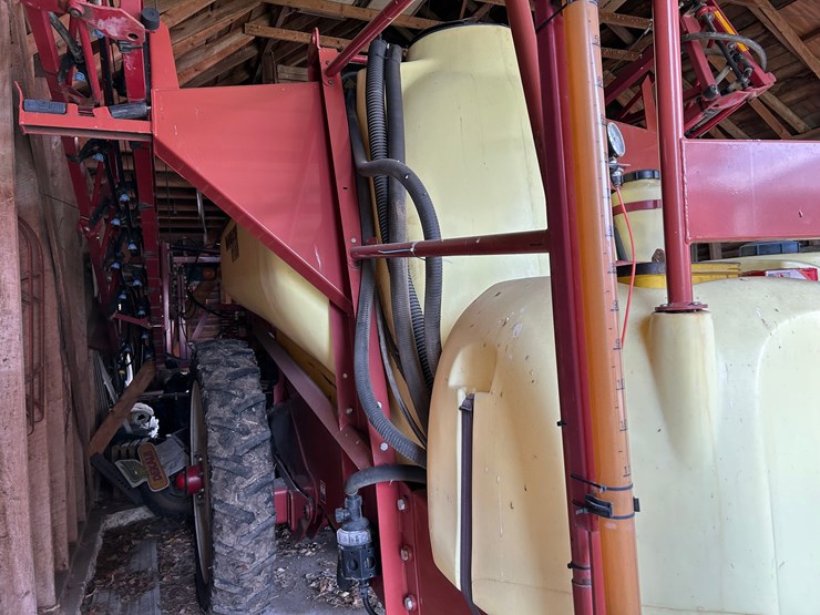 hardi-1100-gallon-sprayer-image-9