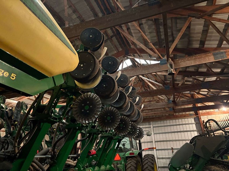 2021-john-deere-2630-image-16