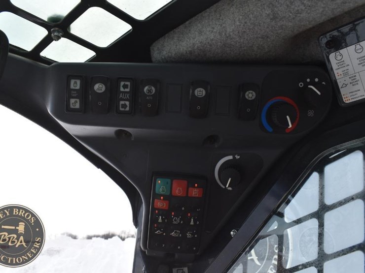 2020-deere-333g-image-50