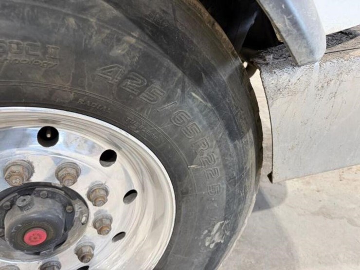 2017-peterbilt-567-image-59