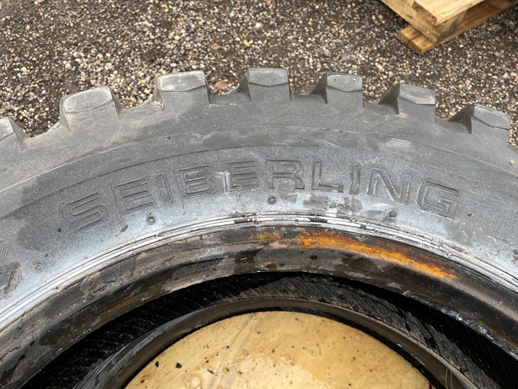 #3053-•-(2)-commuter-tires-image-3