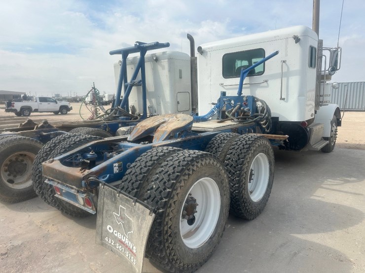 2011-peterbilt-367-image-4