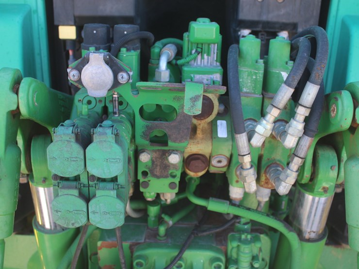 2004-john-deere-7320-image-42