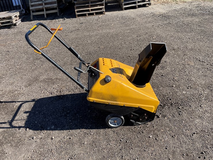 #3105-•-tecumseh-3521-euro-series-snow-blower-image-2