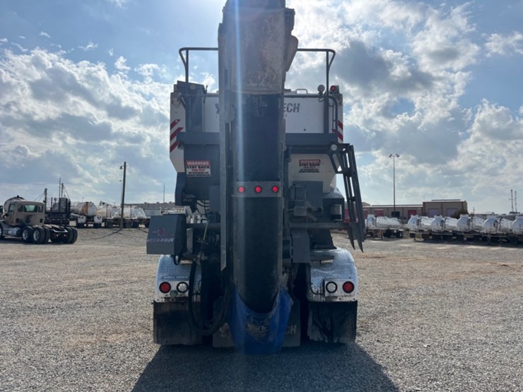 2020-freightliner-114sd-image-6