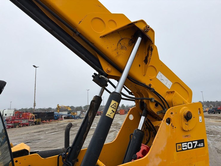 2016-jcb-507-42-image-8