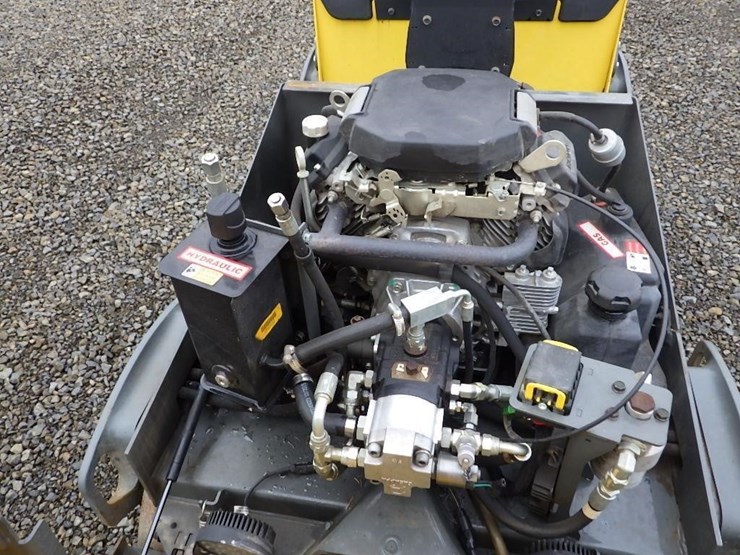 2019-wacker-neuson-rd12a-tandem-vibratory-roller-image-10