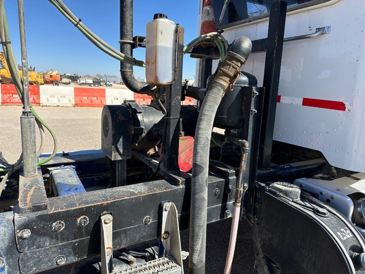 2012-peterbilt-386-image-5