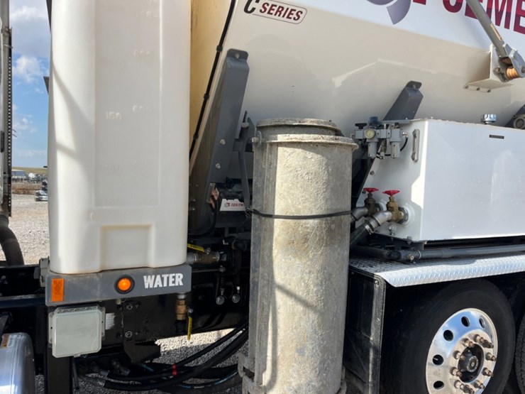 2020-freightliner-114sd-image-23