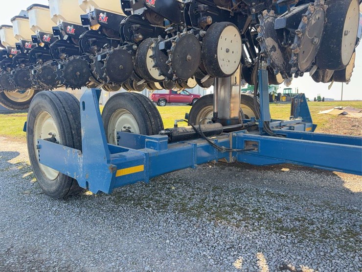 2009-kinze-3600-image-11