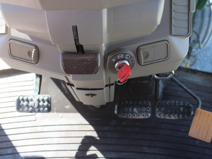 2004-john-deere-7320-image-70