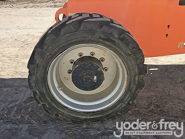 2016-jlg-800s-image-13